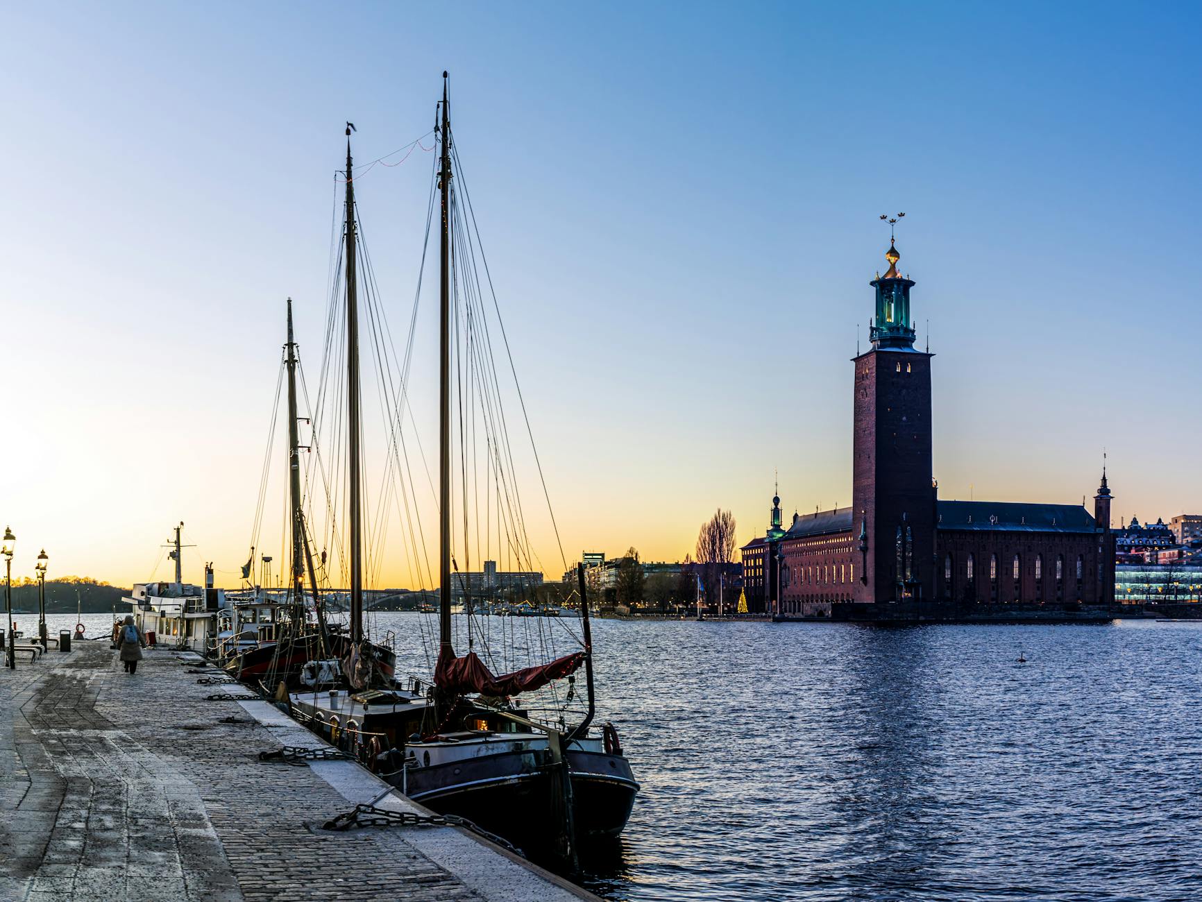 Flyttstädning i Stockholm: En Rum-för-Rum-Plan för Perfekt Resultat